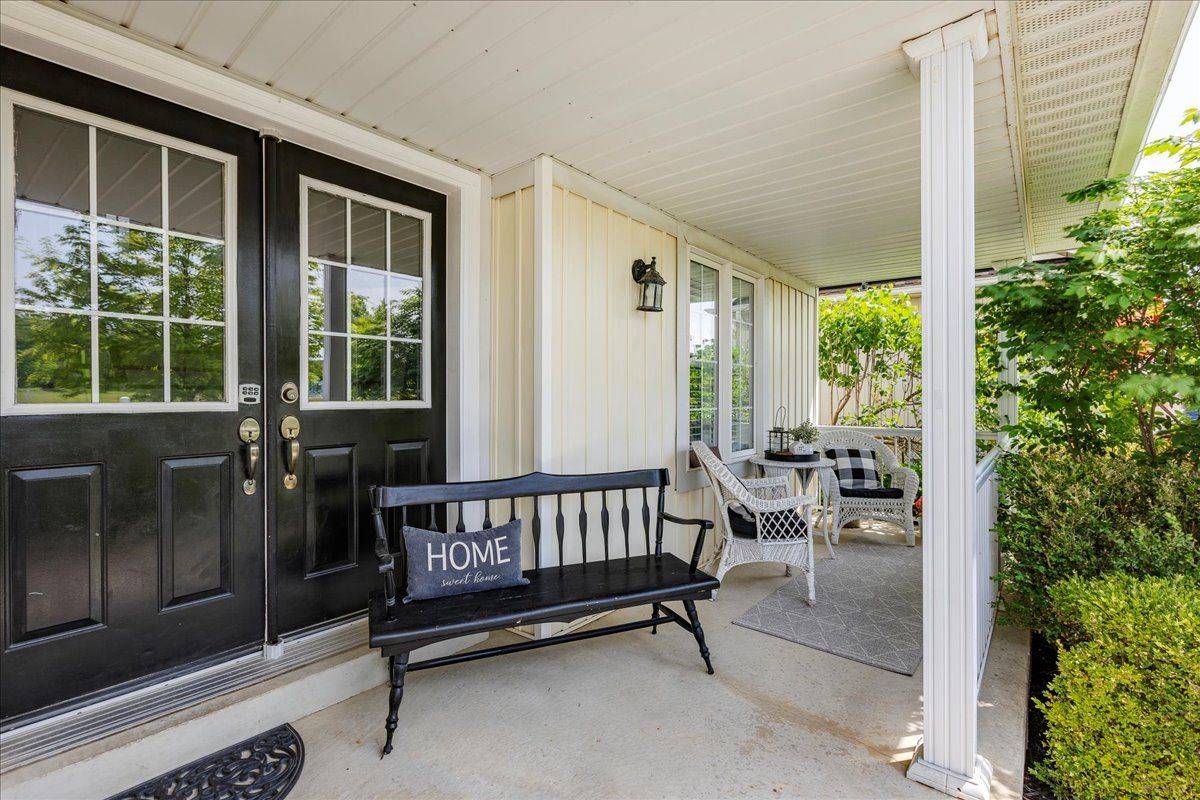 East Gwillimbury, ON L0G 1M0,340 King ST E