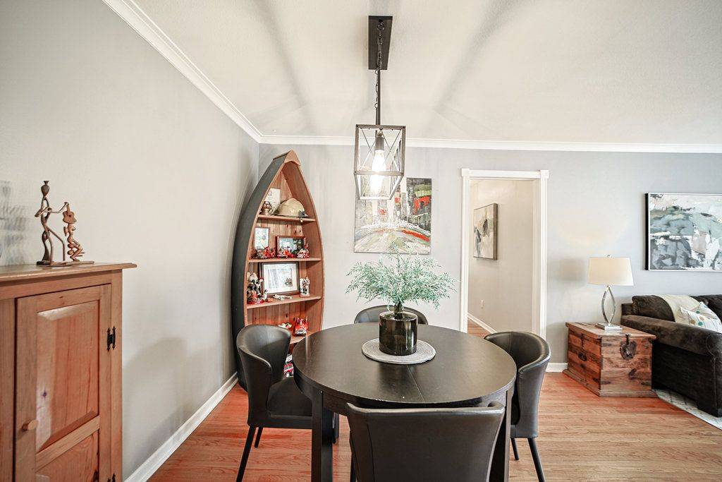 Newmarket, ON L3Y 2Z7,689 Sunnypoint DR