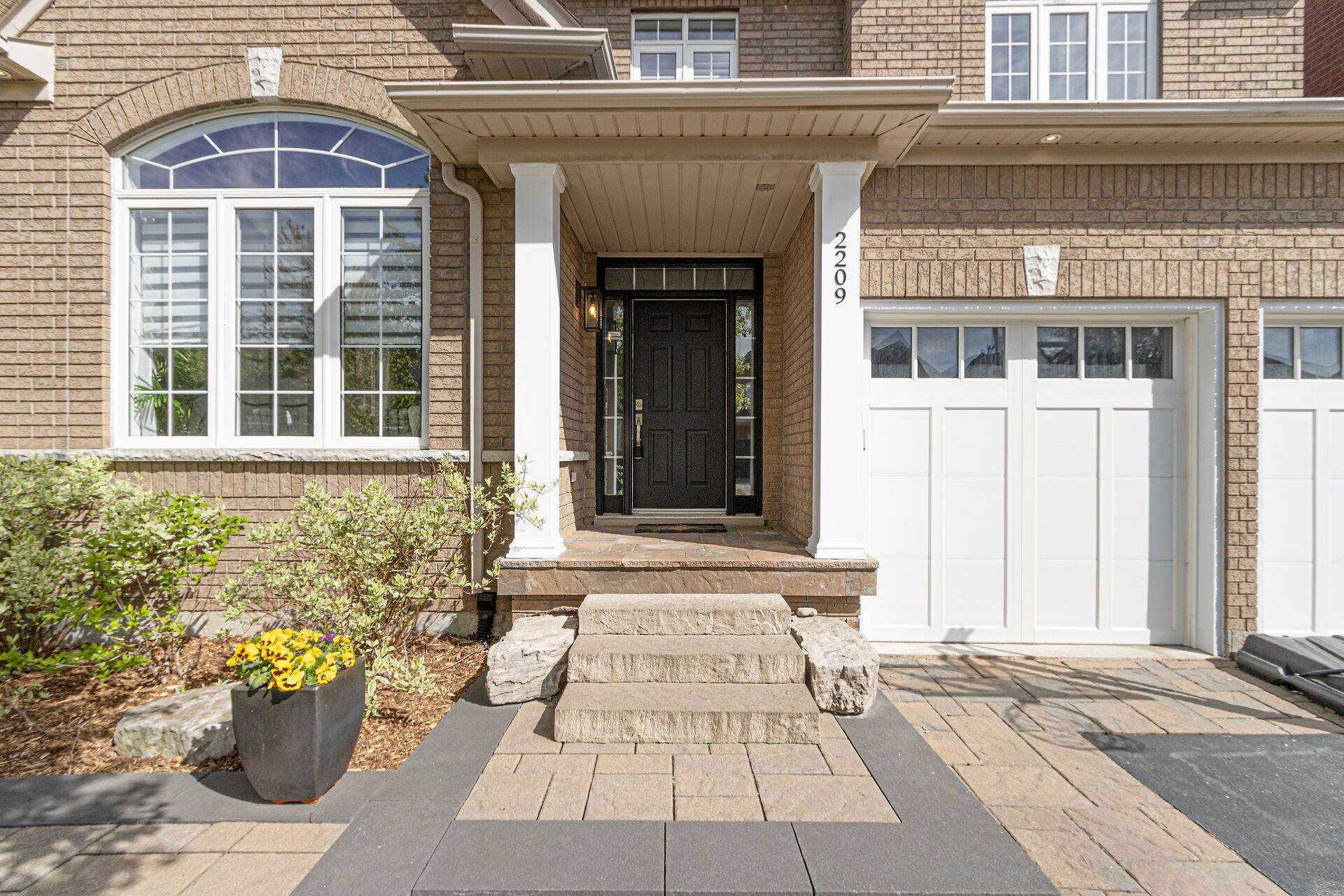 Oakville, ON L6M 5A2,2209 Falling Green DR