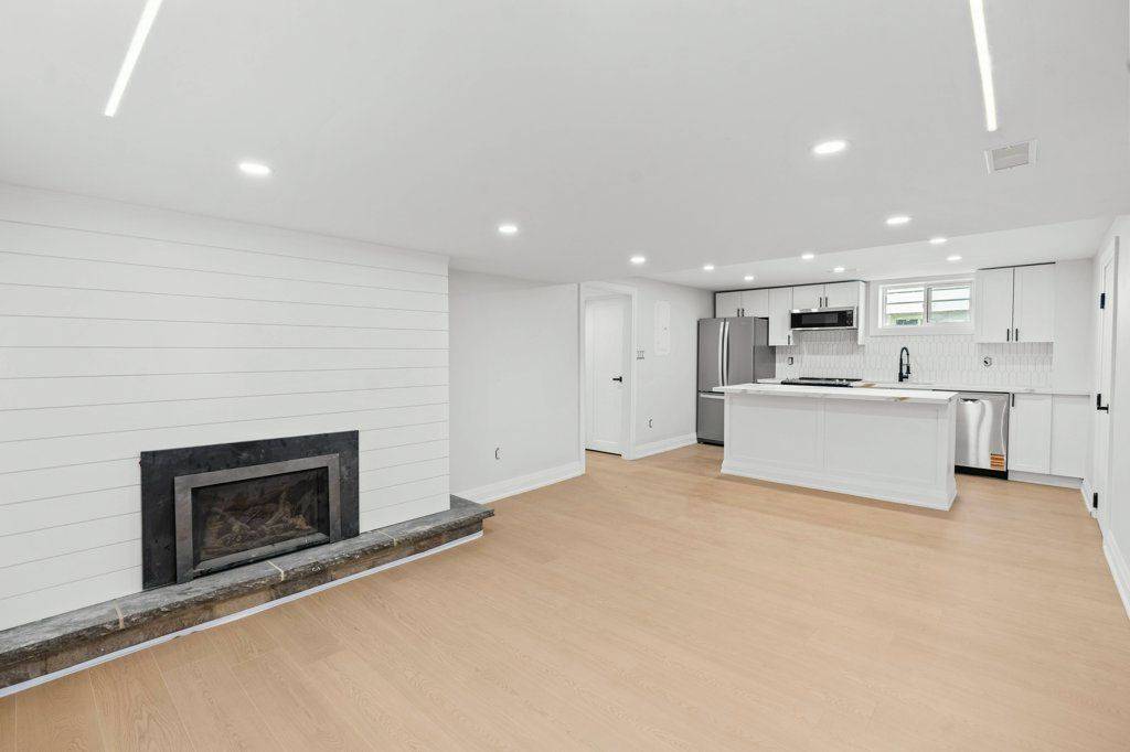 Hamilton, ON L9C 4K7,855 Garth ST #Lower