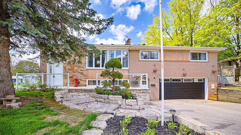 Newmarket, ON L3Y 2Z7,689 Sunnypoint DR
