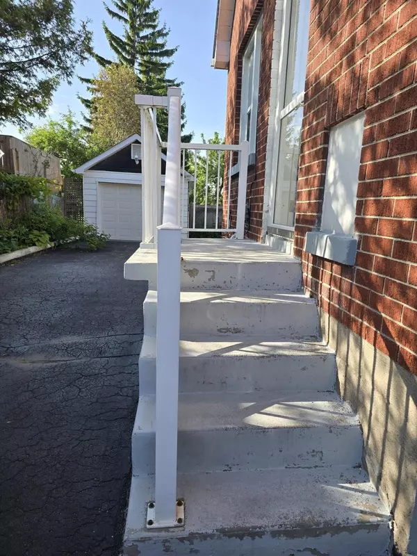 Oshawa, ON L1H 3T7,294 Wolfe ST #Bsmt