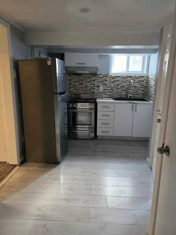 Oshawa, ON L1H 3T7,294 Wolfe ST #Bsmt