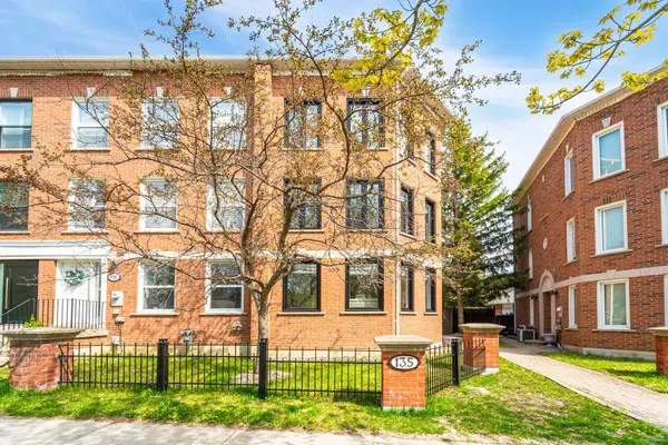 135 John West WAY, Aurora, ON L4G 7E3