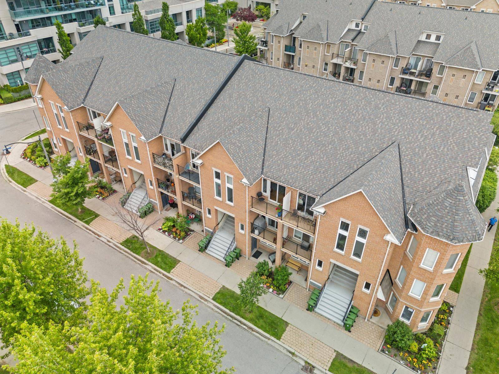 Toronto C11, ON M4G 4J2,128 Aerodrome CRES #302