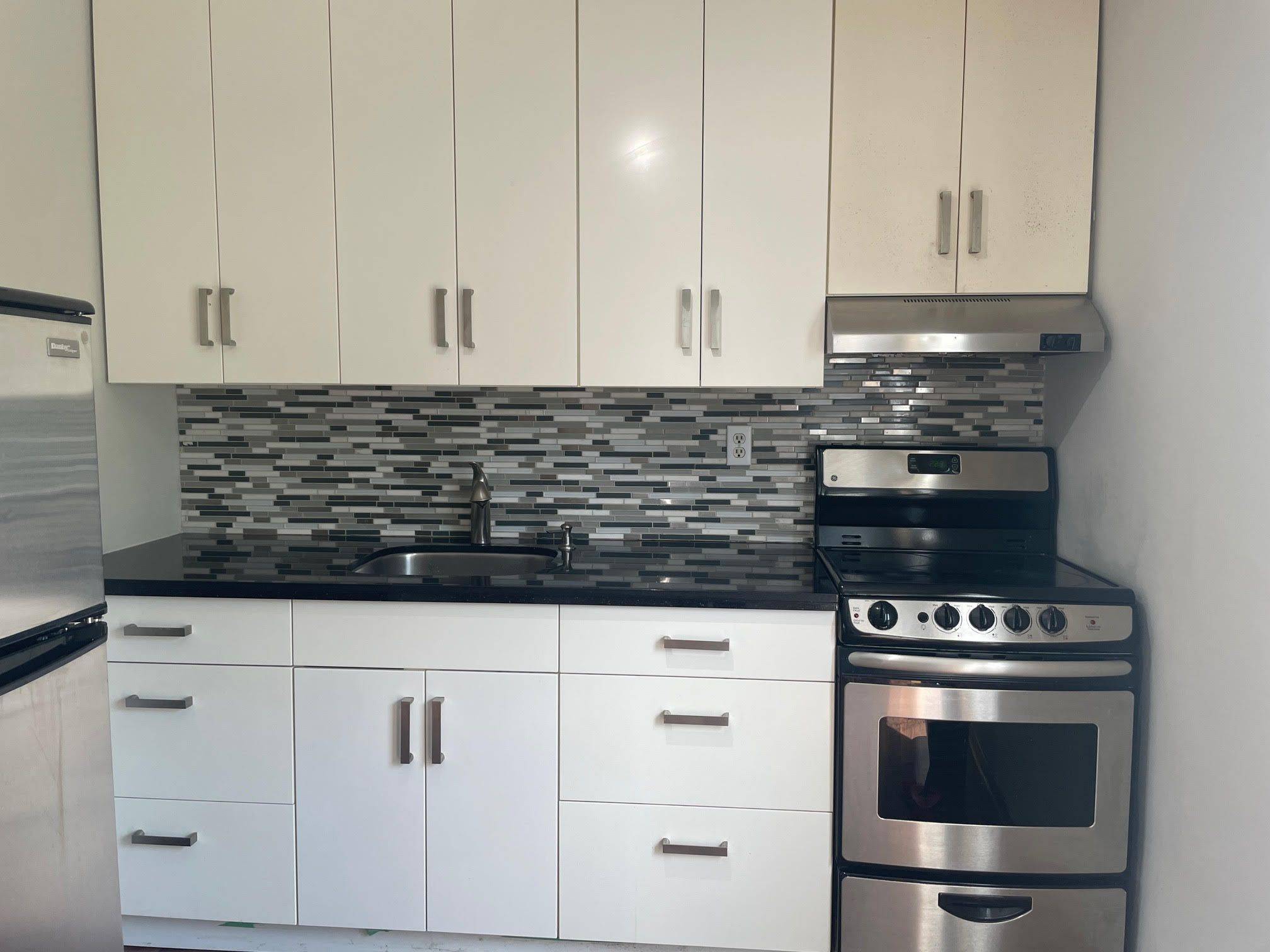 Toronto W02, ON M6G 3V1,946 Ossington AVE #Upper