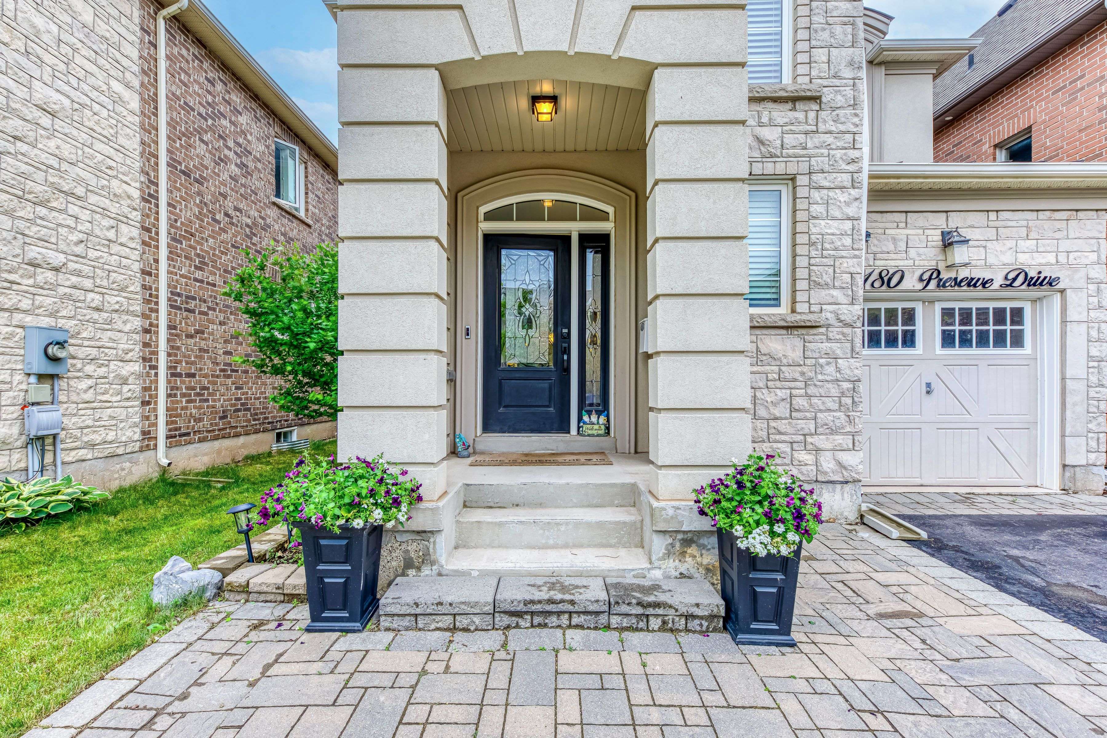 Oakville, ON L6M 0V9,3180 Preserve DR