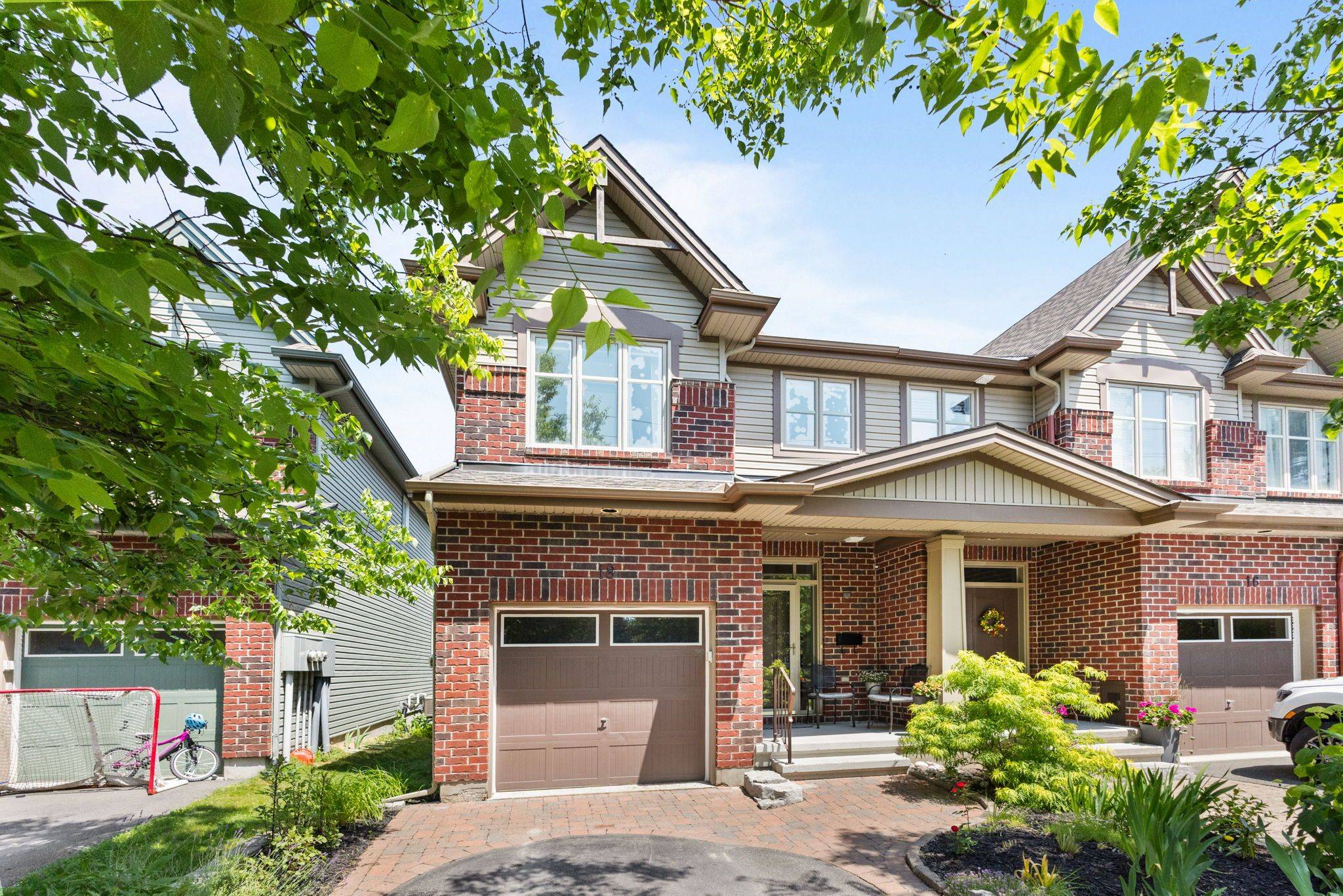 18 McCooeye LN, Stittsville - Munster - Richmond, ON K2S 1B9