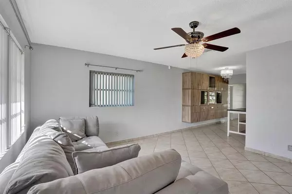 7115 NW 73rd St, Tamarac, FL 33321