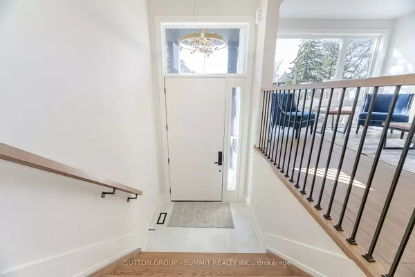 Toronto W06, ON M8W 1E6,62 Ash CRES