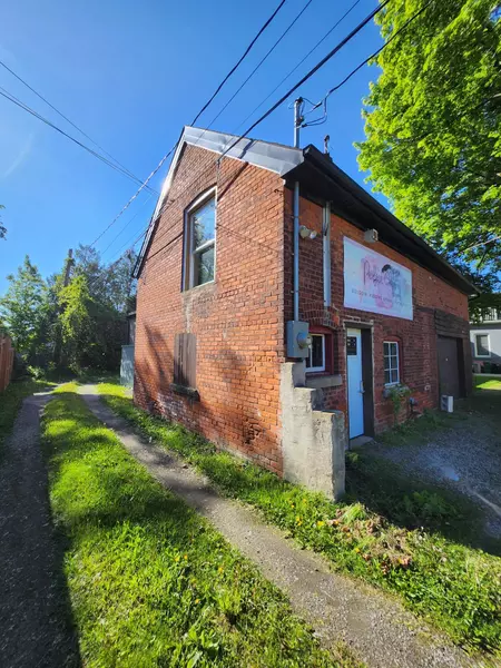 171 King ST W #Garage, Hamilton, ON L9H 1V3