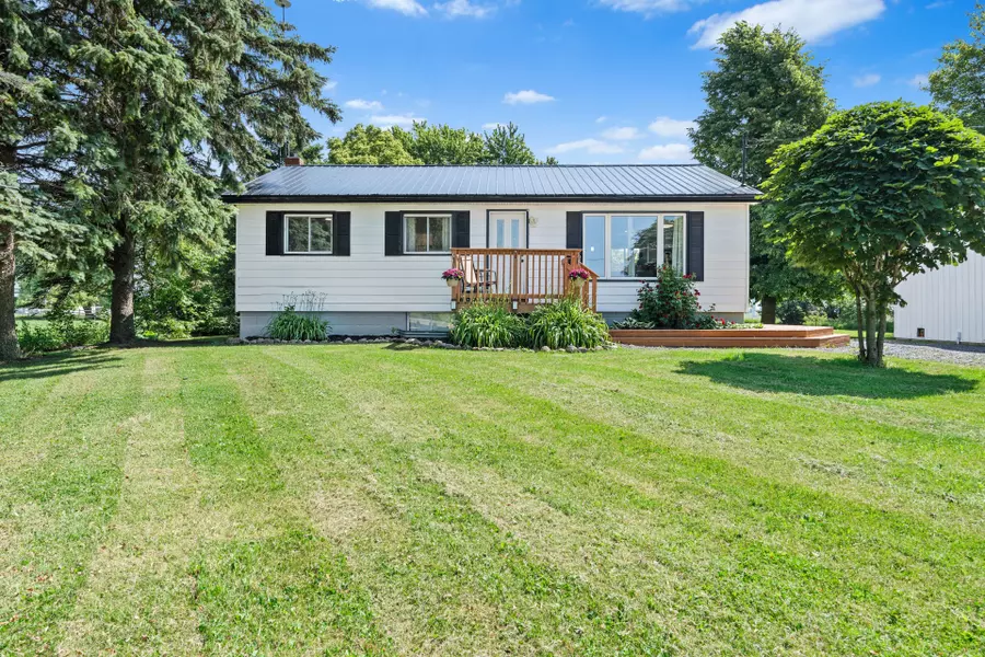 912 8TH LINE RD, Frontenac Islands, ON K0H 2Y0
