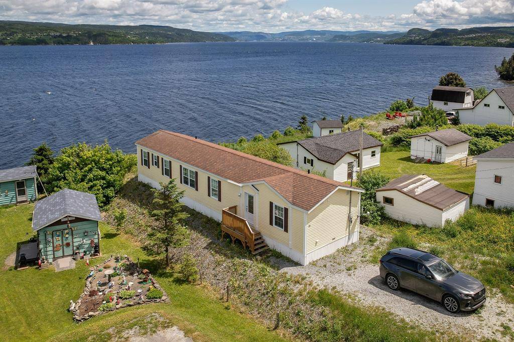31 Shoreline Road, Halfway Point, NL A0L 1A0