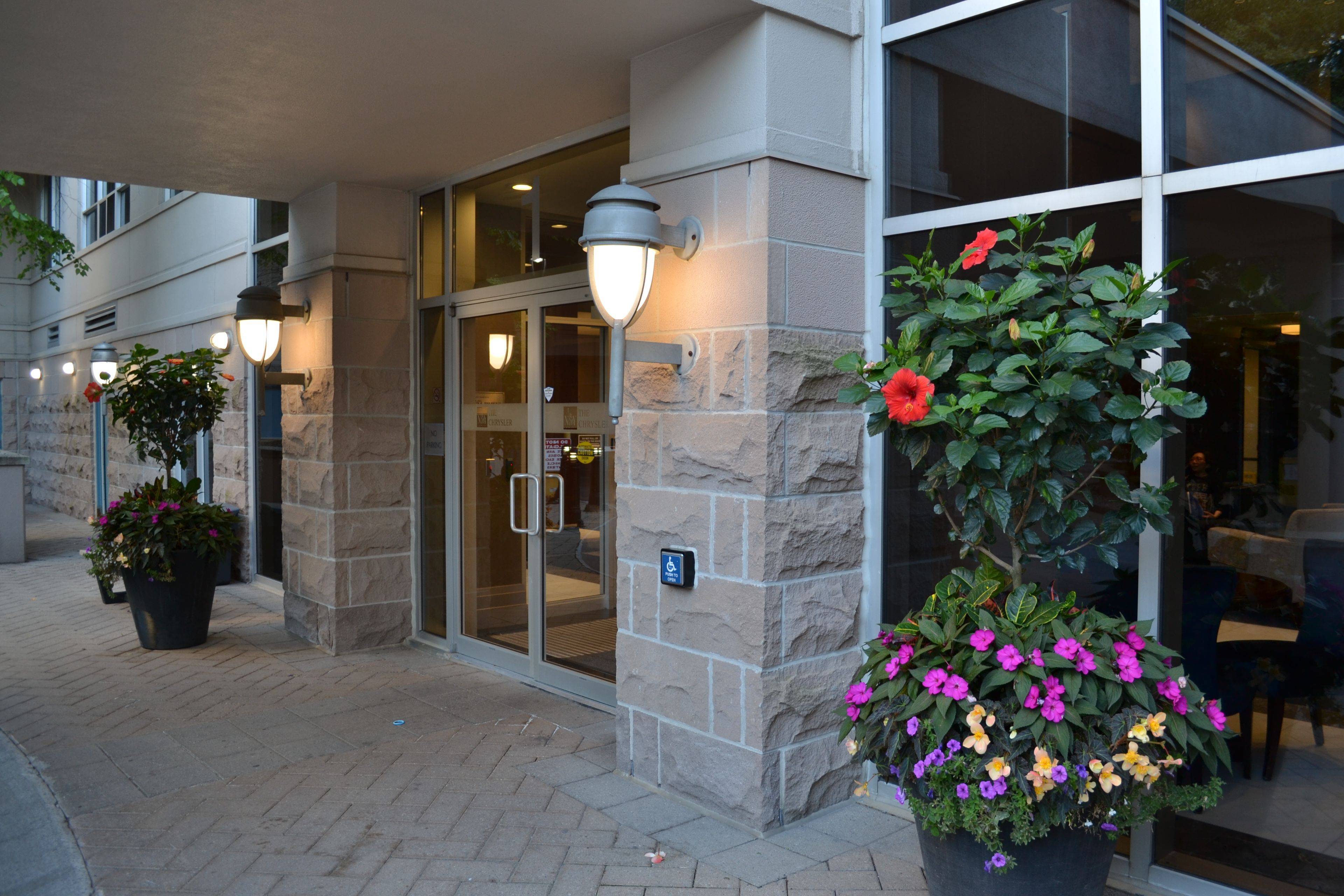 Toronto C15, ON M2K 1H1,1 Rean DR #610