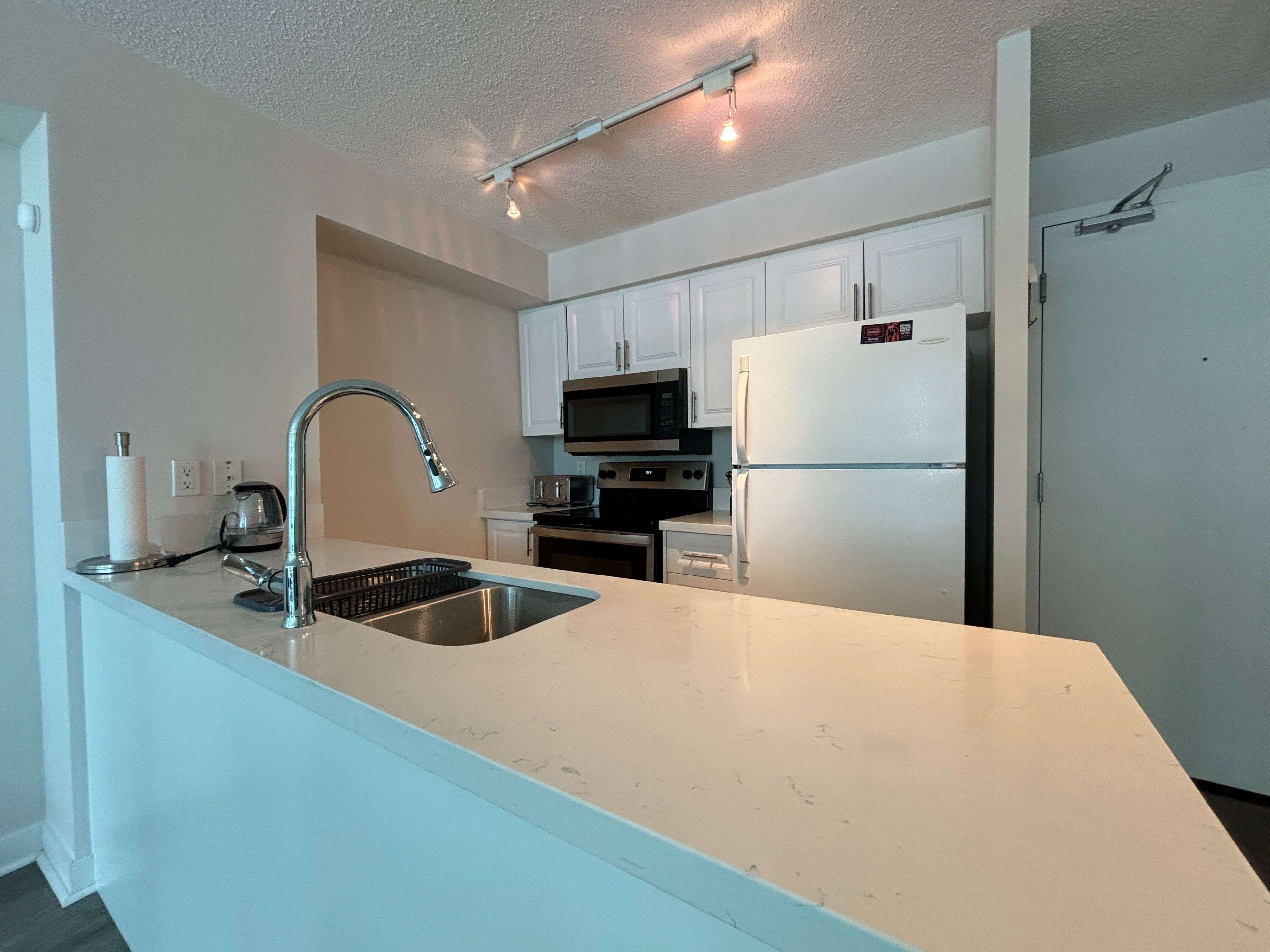 81 Navy Wharf CT #1907, Toronto C01, ON M5V 3S2
