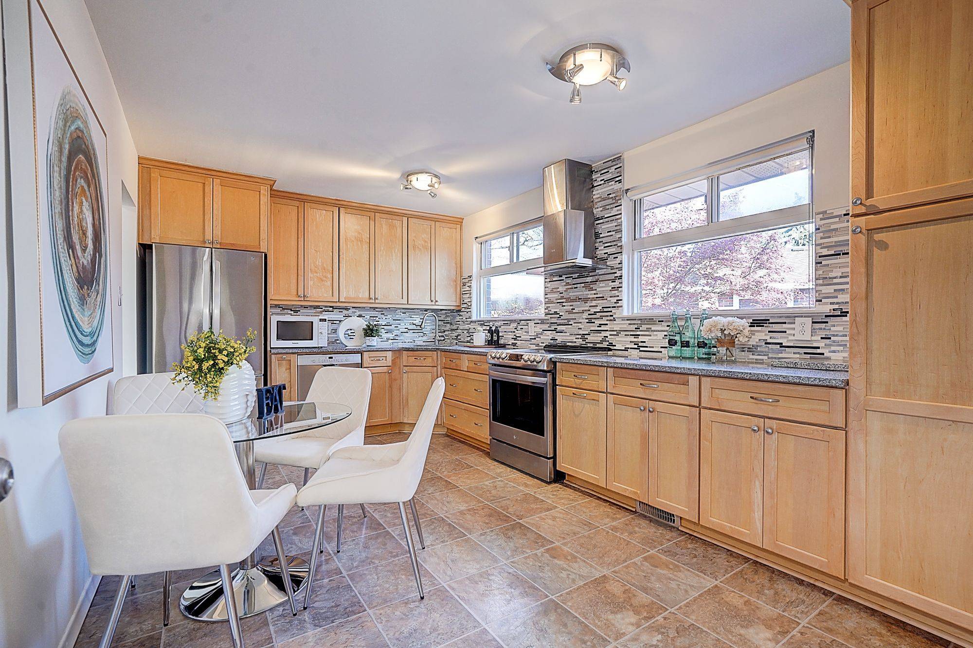 Toronto E07, ON M1S 2Z2,74 Invergordon AVE E