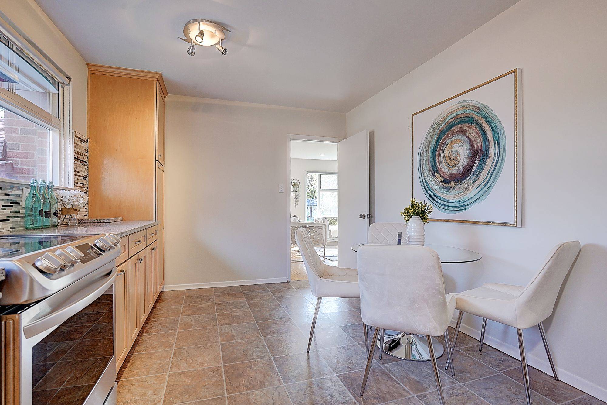 Toronto E07, ON M1S 2Z2,74 Invergordon AVE E
