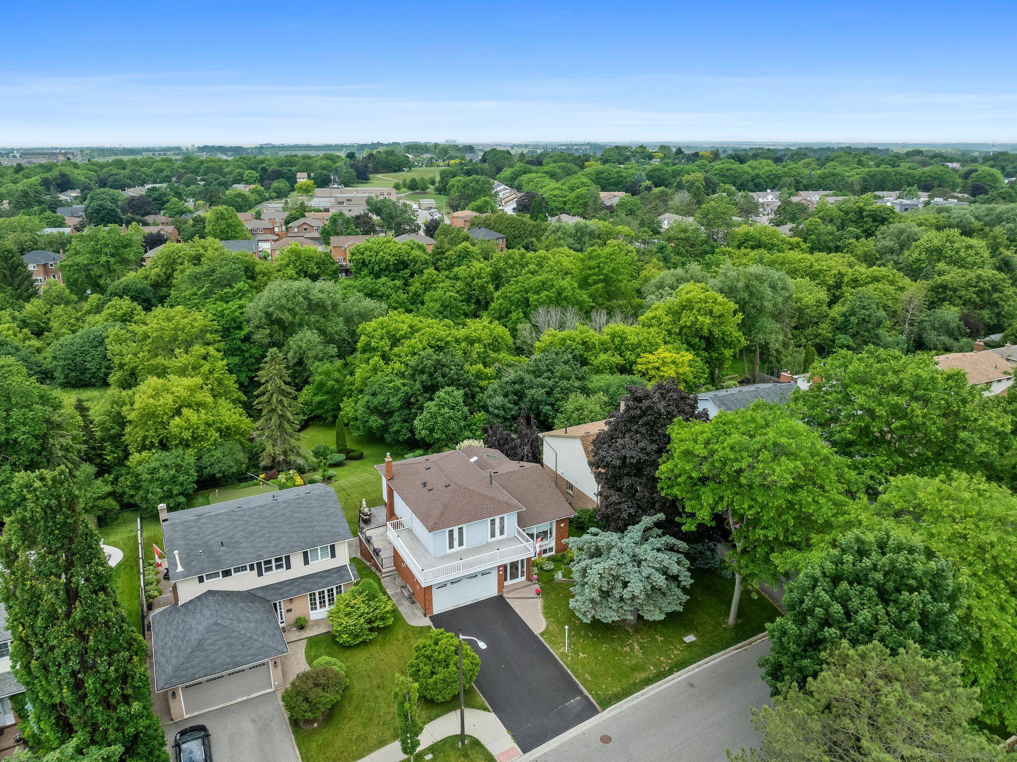 Whitby, ON L1P 1C9,104 Frost DR