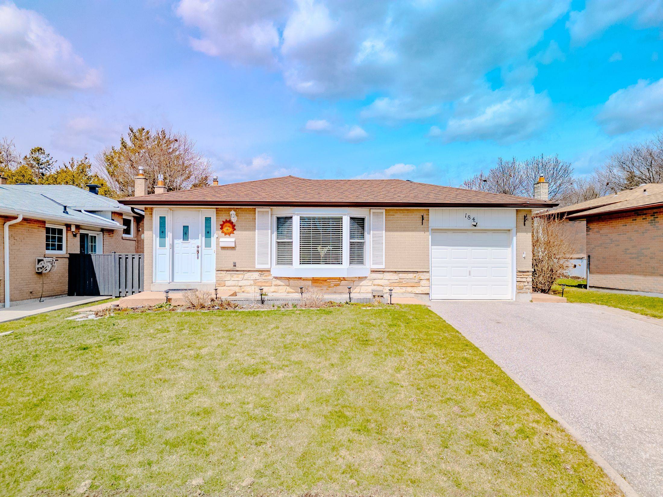 Toronto E09, ON M1E 4H6,184 Oakmeadow BLVD