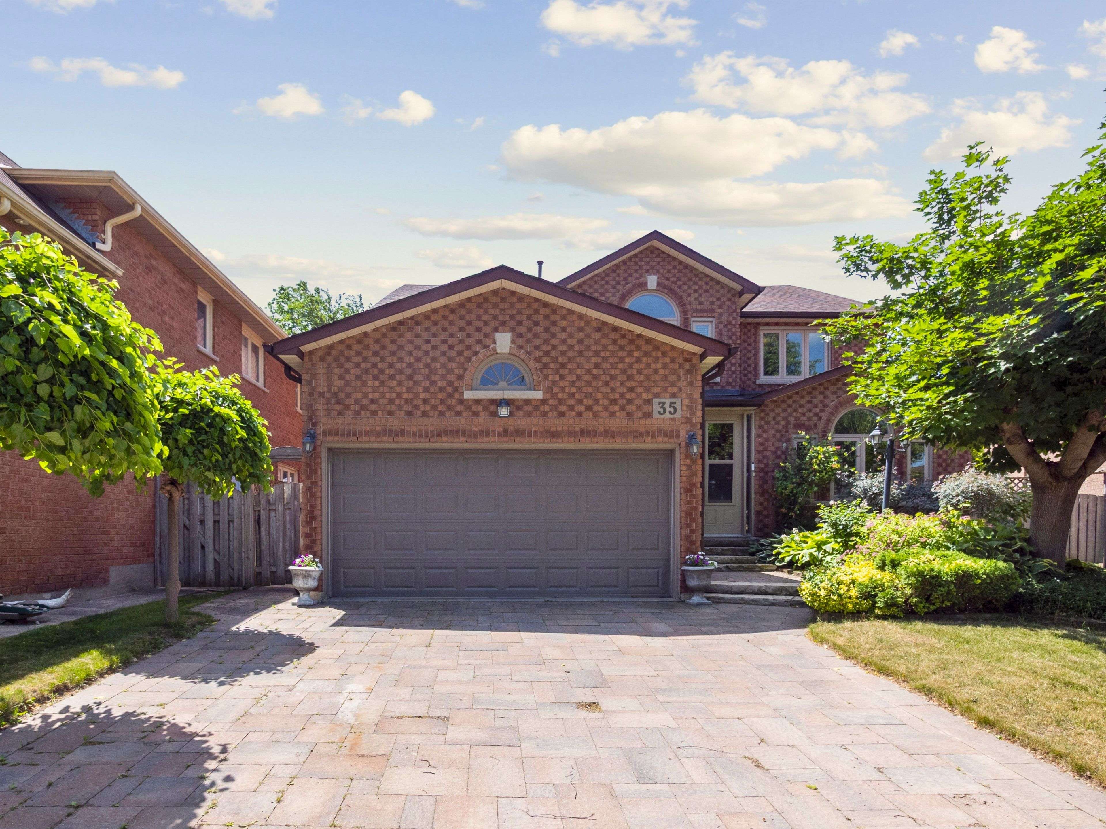 35 Lisa CRES, Richmond Hill, ON L4B 3A5