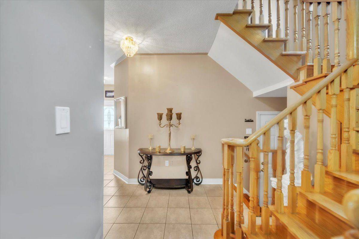 Vaughan, ON L6A 3N2,97 Blackthorn DR