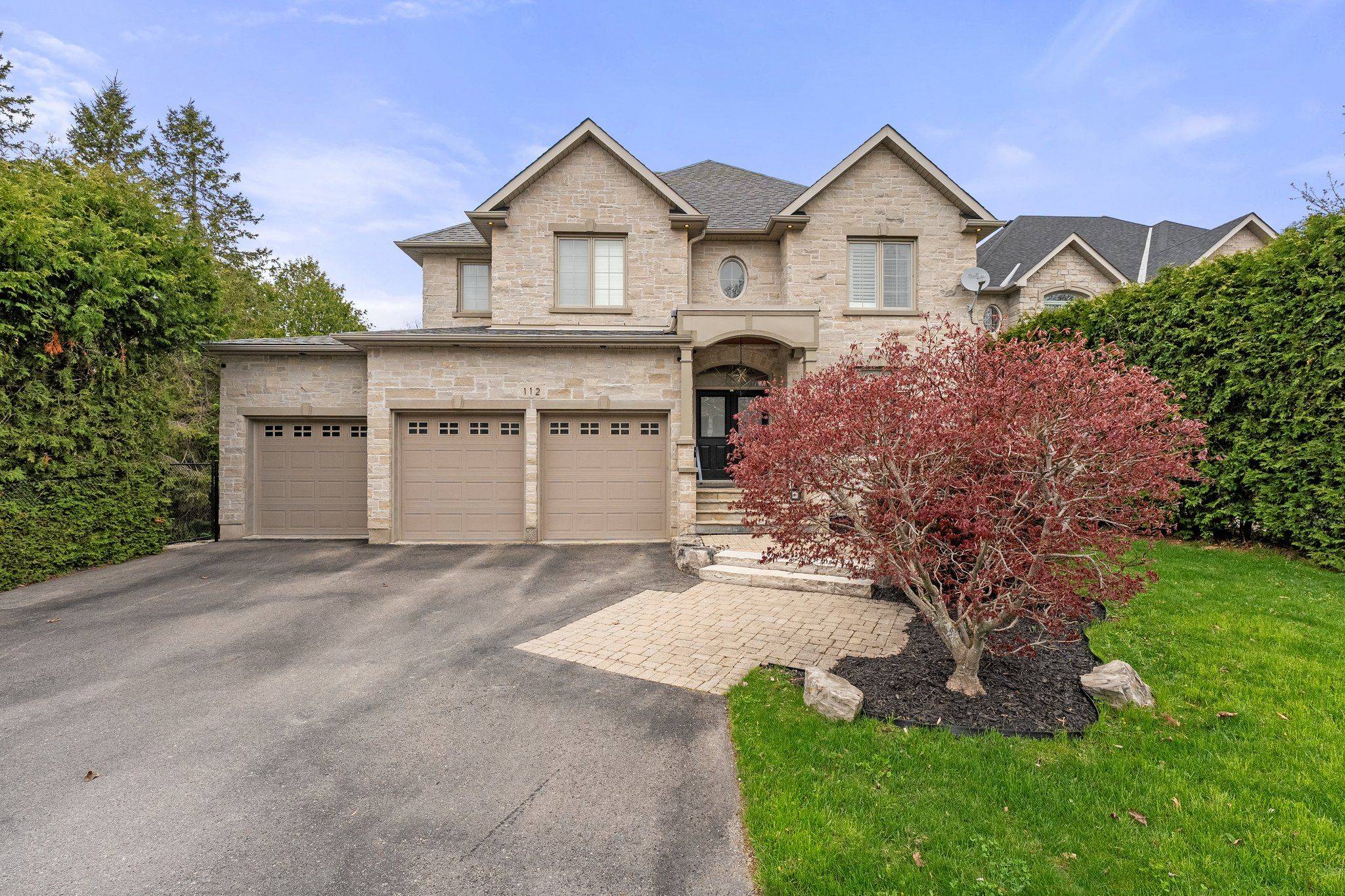 112 Tyler ST, Aurora, ON L4G 2N3