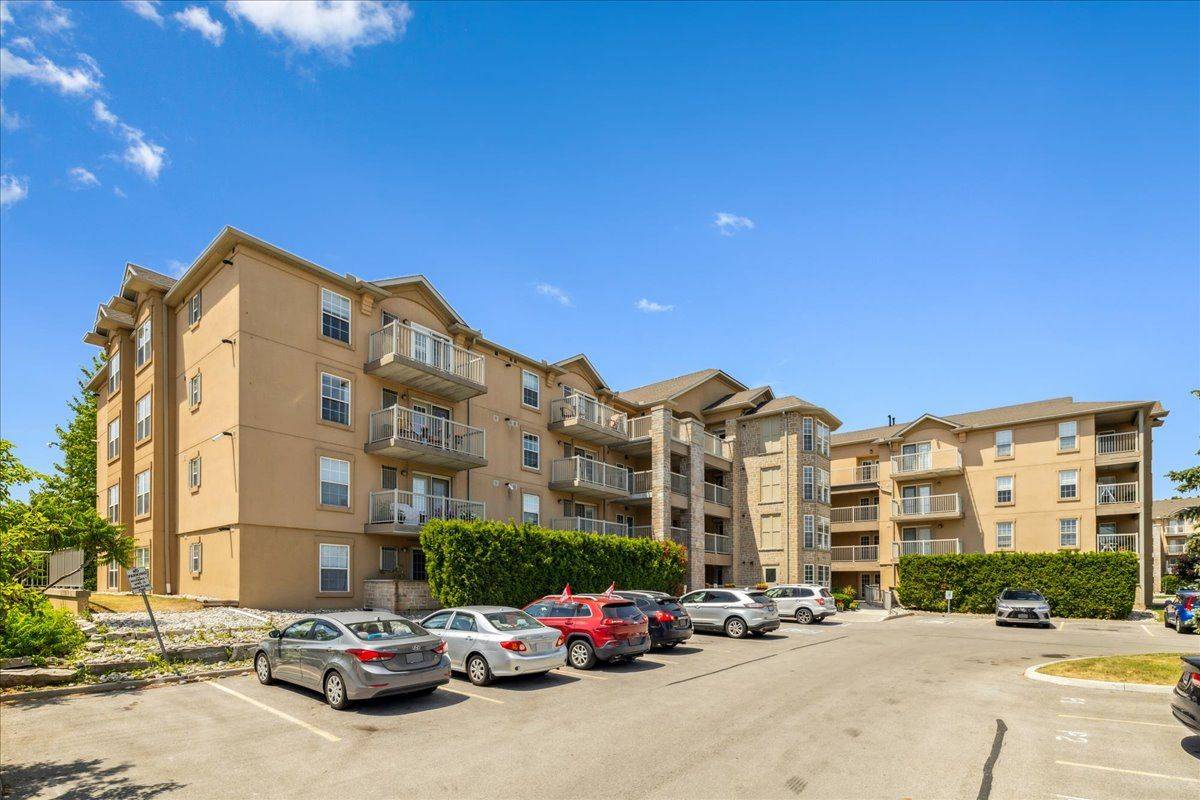 Oakville, ON L6M 4N2,1470 Bishops Gate #408
