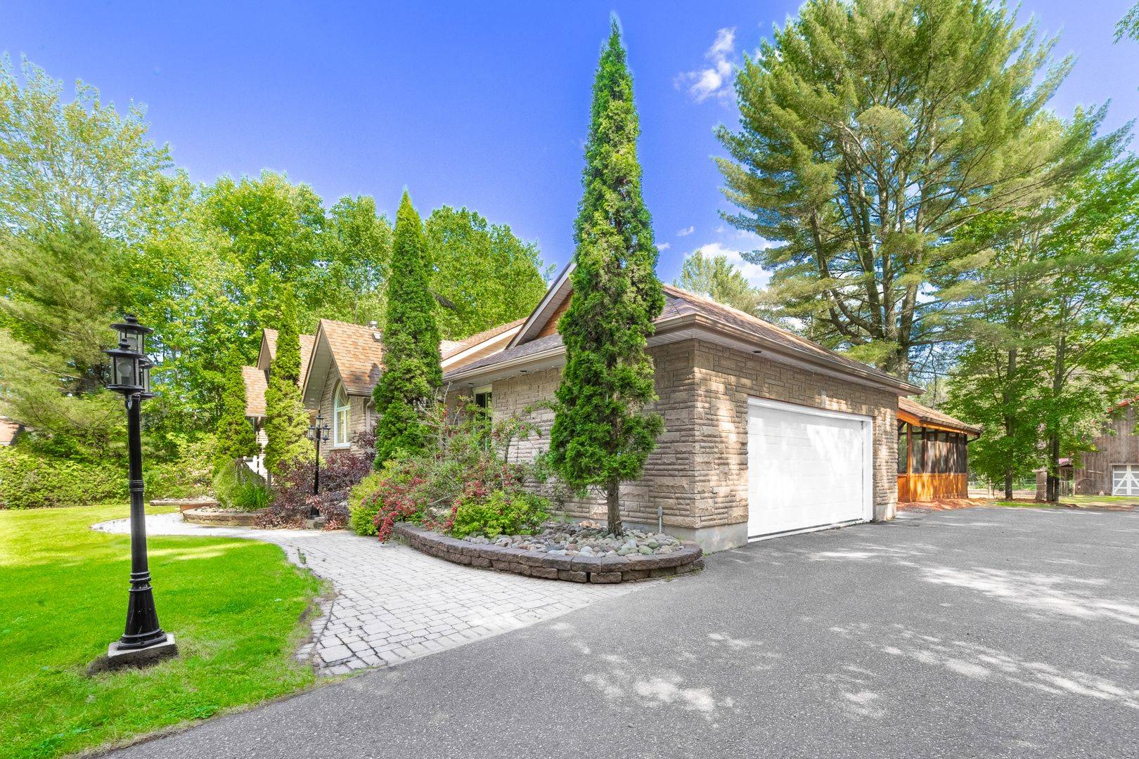 Petawawa, ON K8H 2W8,559 Black Bay RD