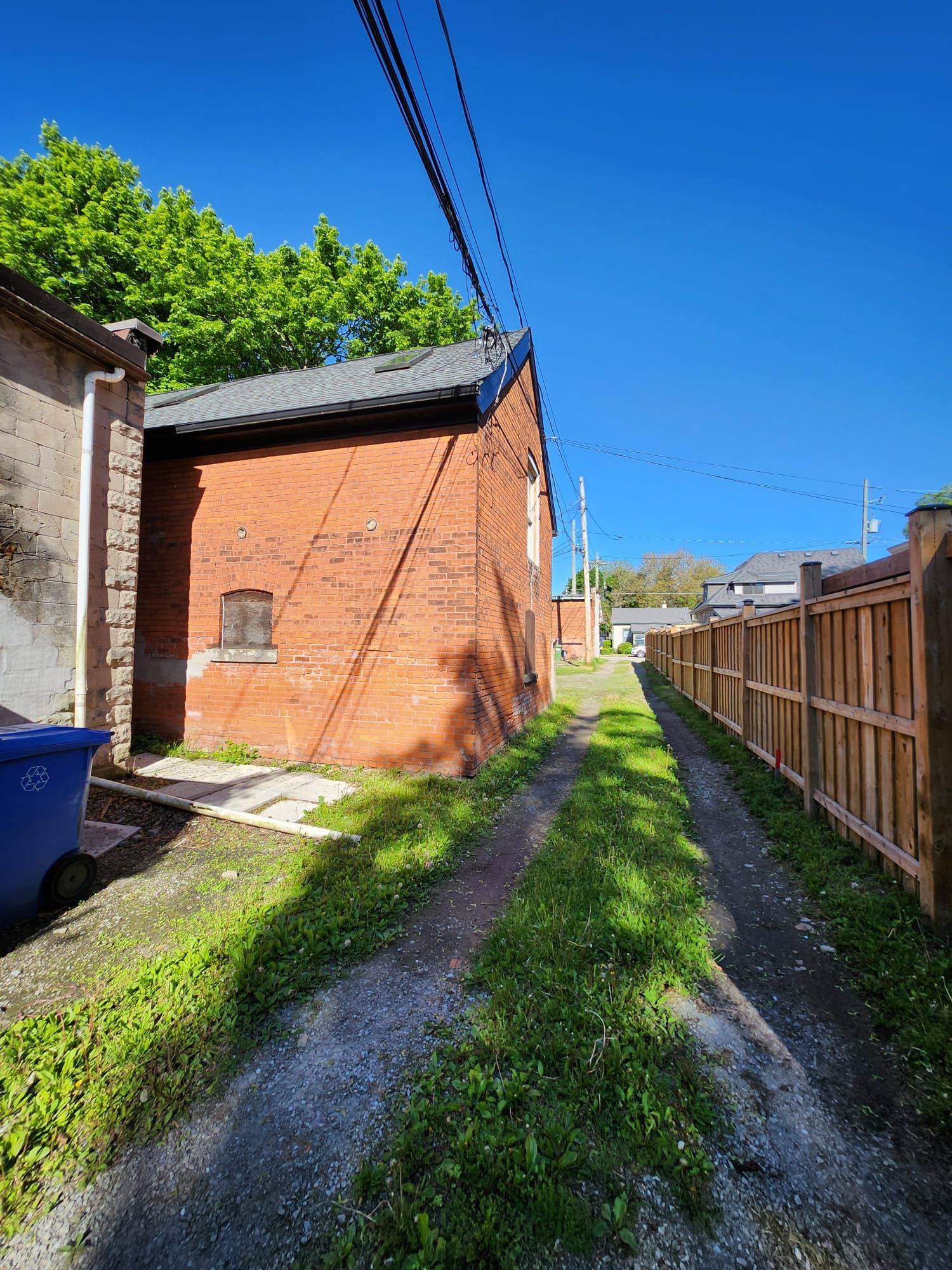 Hamilton, ON L9H 1V3,171 King ST W #Garage