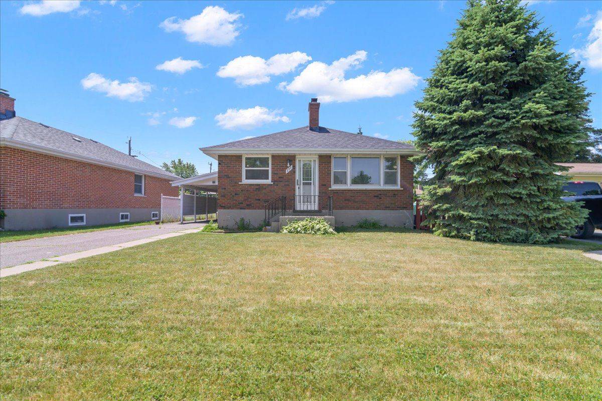 Peterborough South, ON K9J 3X8,777 Barbara CRES