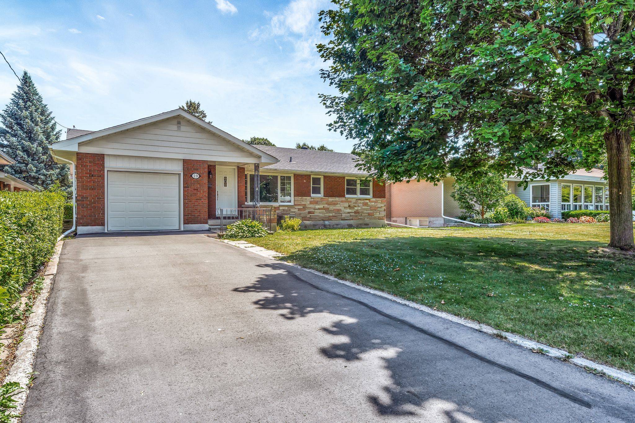 19 Lee AVE, Belleville, ON K8N 1Y1