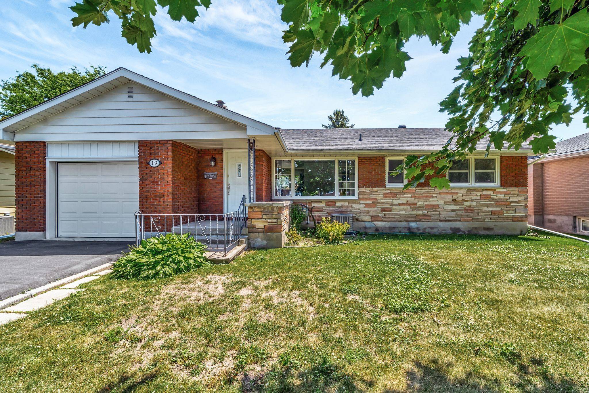 Belleville, ON K8N 1Y1,19 Lee AVE