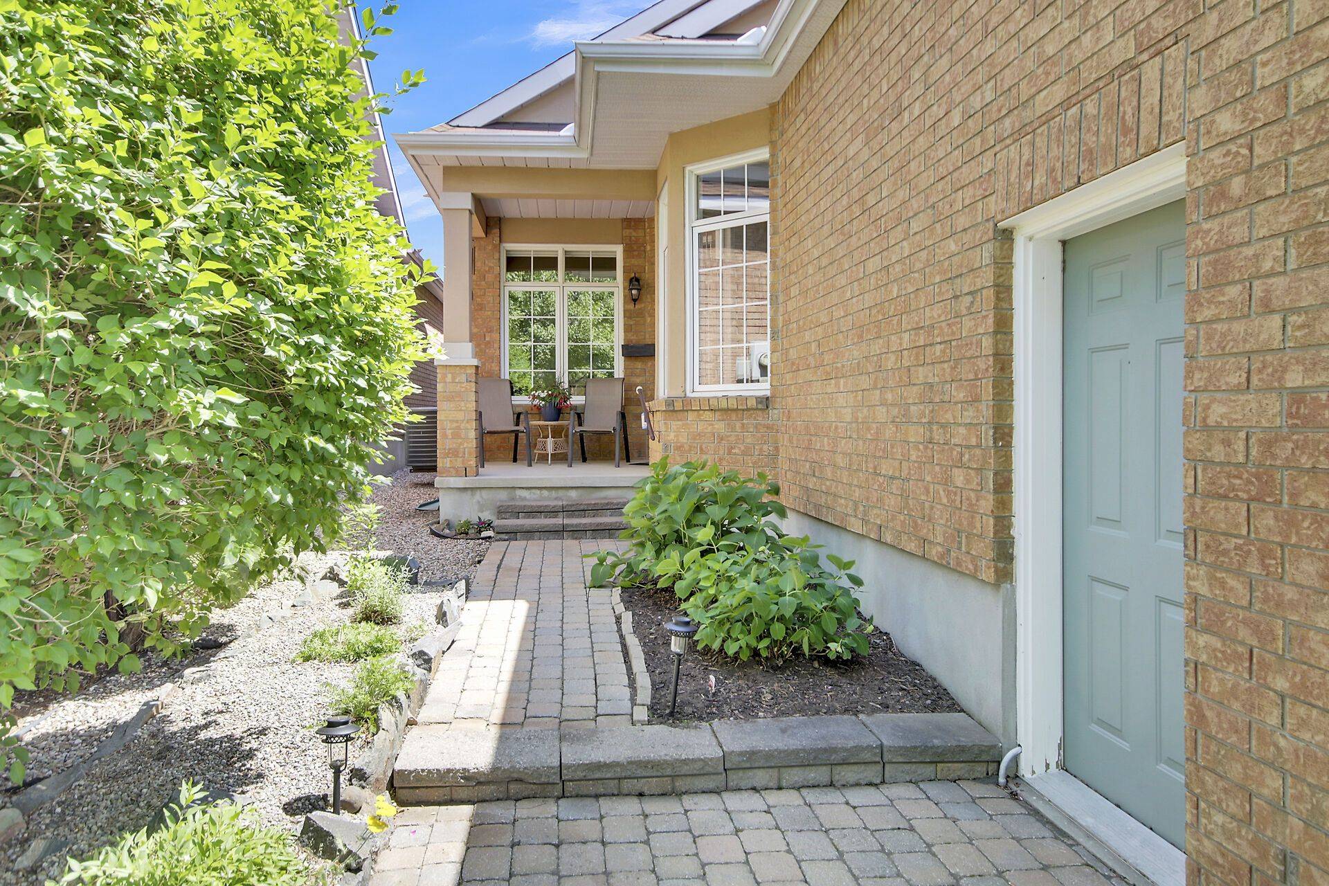 Kanata, ON K2K 2T9,8 Stonecroft TER
