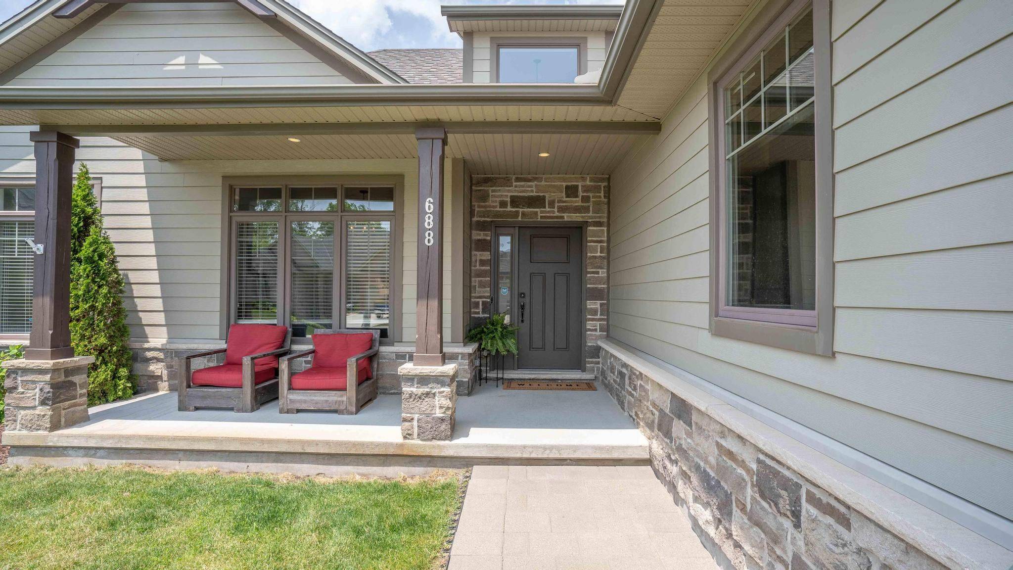 Strathroy Caradoc, ON N0L 1W0,688 Woods Edge RD