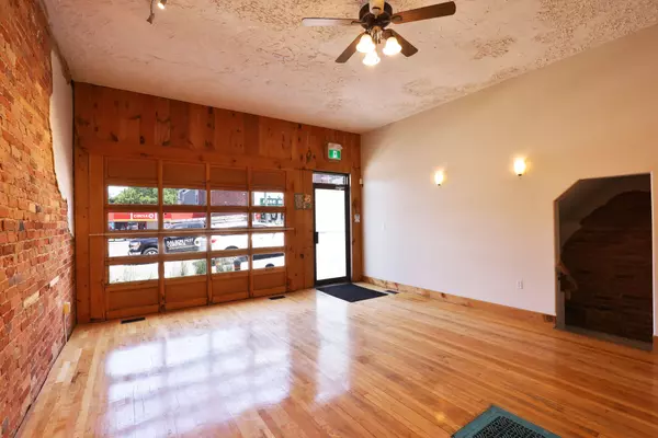 Penetanguishene, ON L9M 1T5,98 MAIN ST