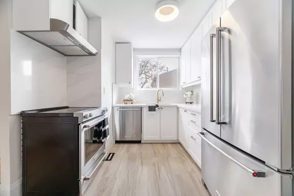 Hamilton, ON L8K 6L4,120 Quigley RD #19