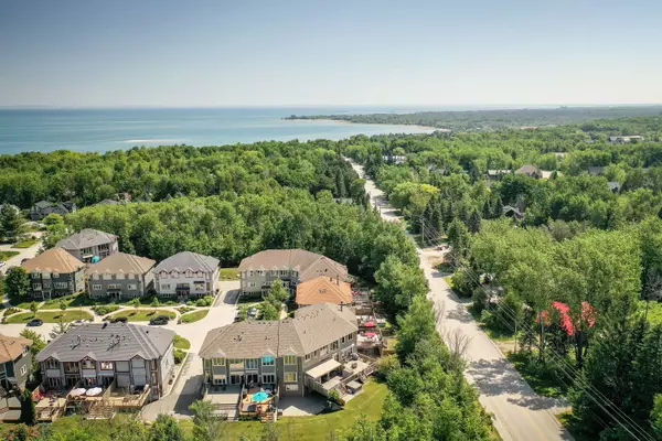 Blue Mountains, ON L9Y 0V6,224 Blueski George CRES #16