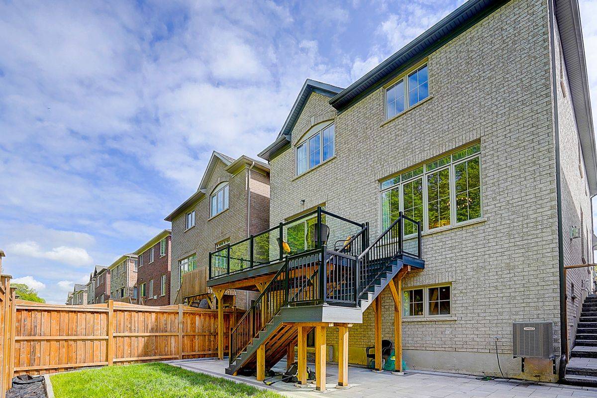 Whitby, ON L1P 0J4,111 Auckland DR