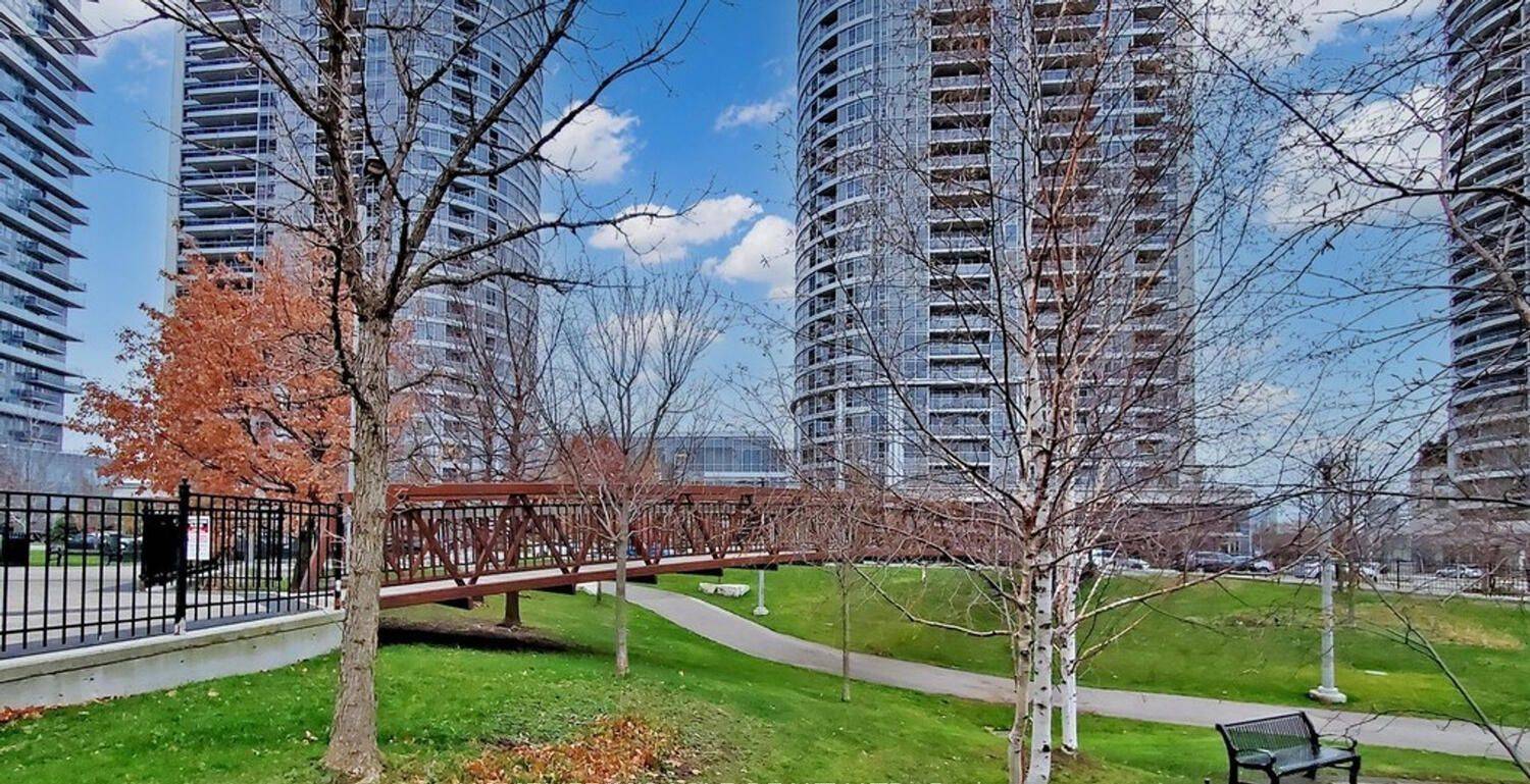 Toronto E07, ON M1S 0L3,181 Village Green SQ #Ph20