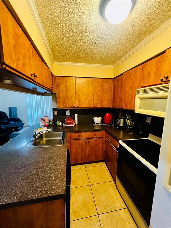 Miami Gardens, FL 33015,17580 NW 67th Pl #J1