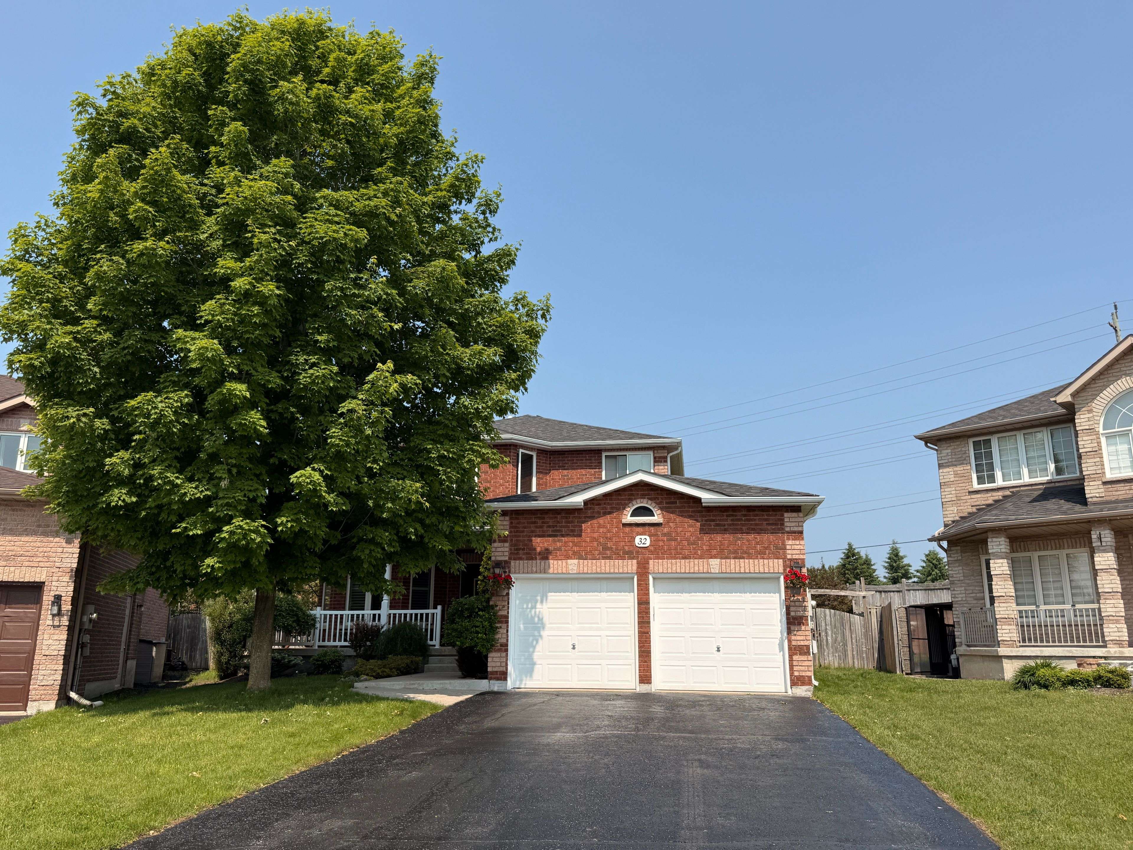 32 Prince George CRES, Barrie, ON L4N 0K8