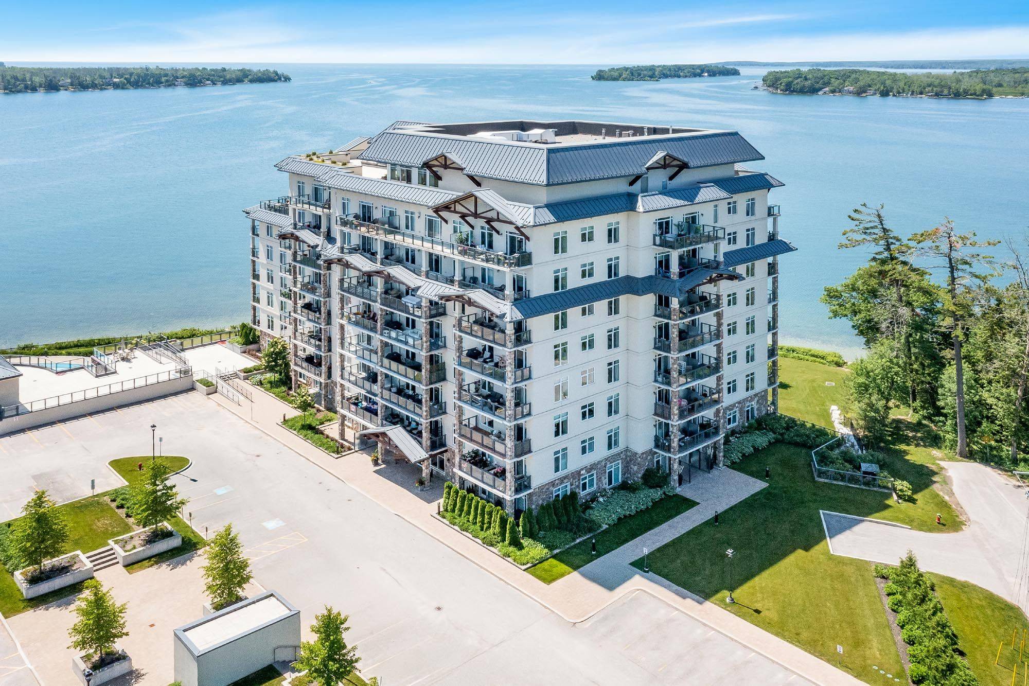 90 Orchard Point RD #604, Orillia, ON L3V 8K4