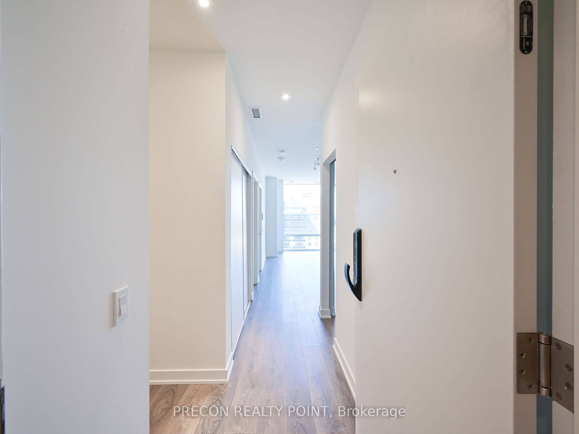 Mississauga, ON L5G 3G1,28 Ann ST E #617