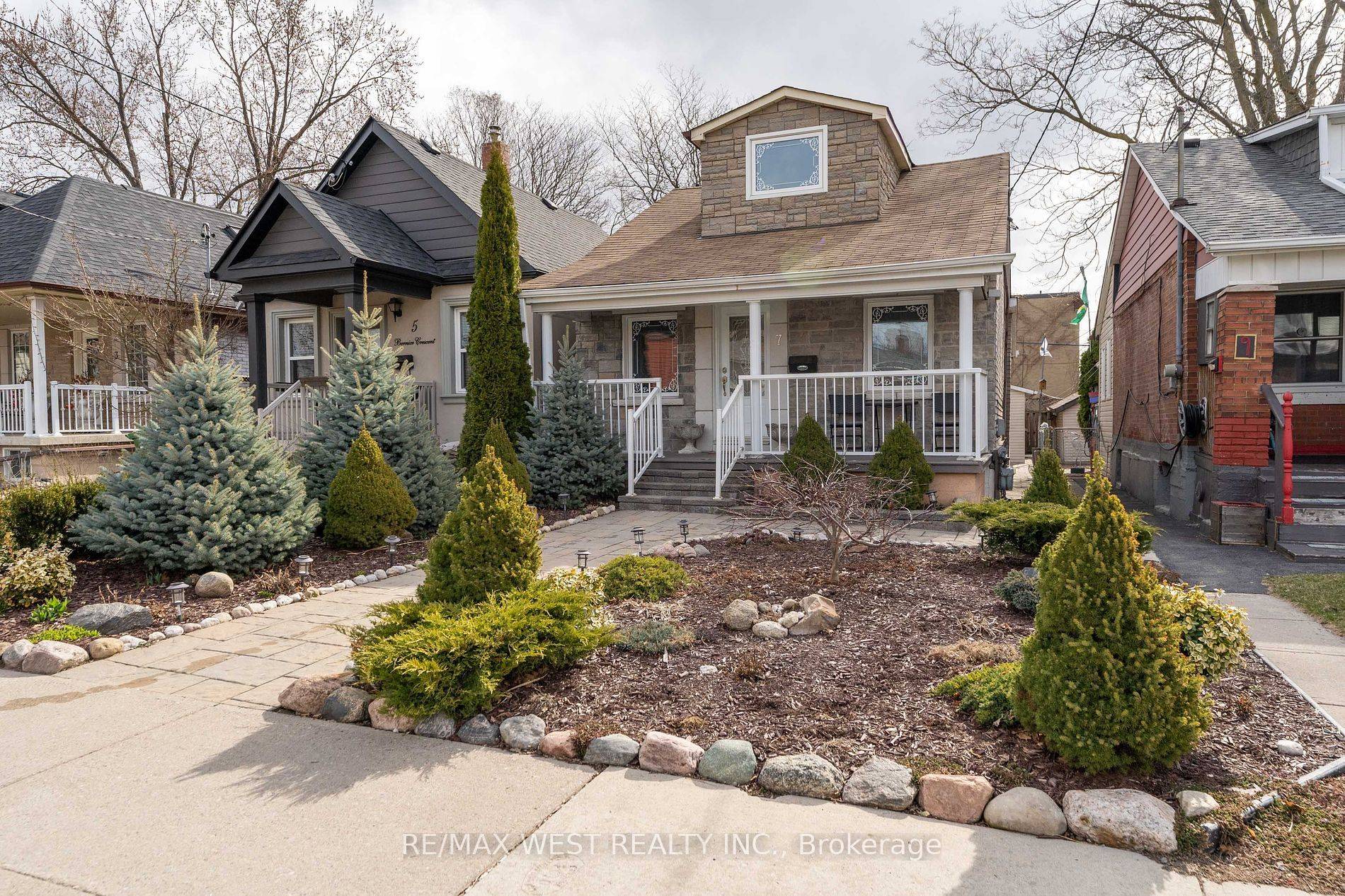 Toronto W03, ON M6N 1W7,7 Bernice CRES