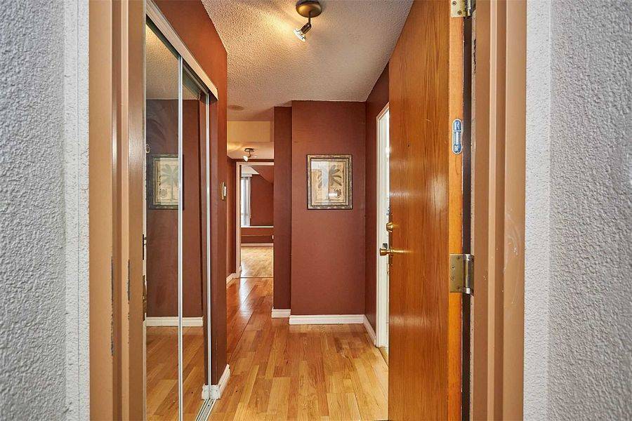 Toronto W10, ON M9V 5E6,41 Markbrook LN #1803