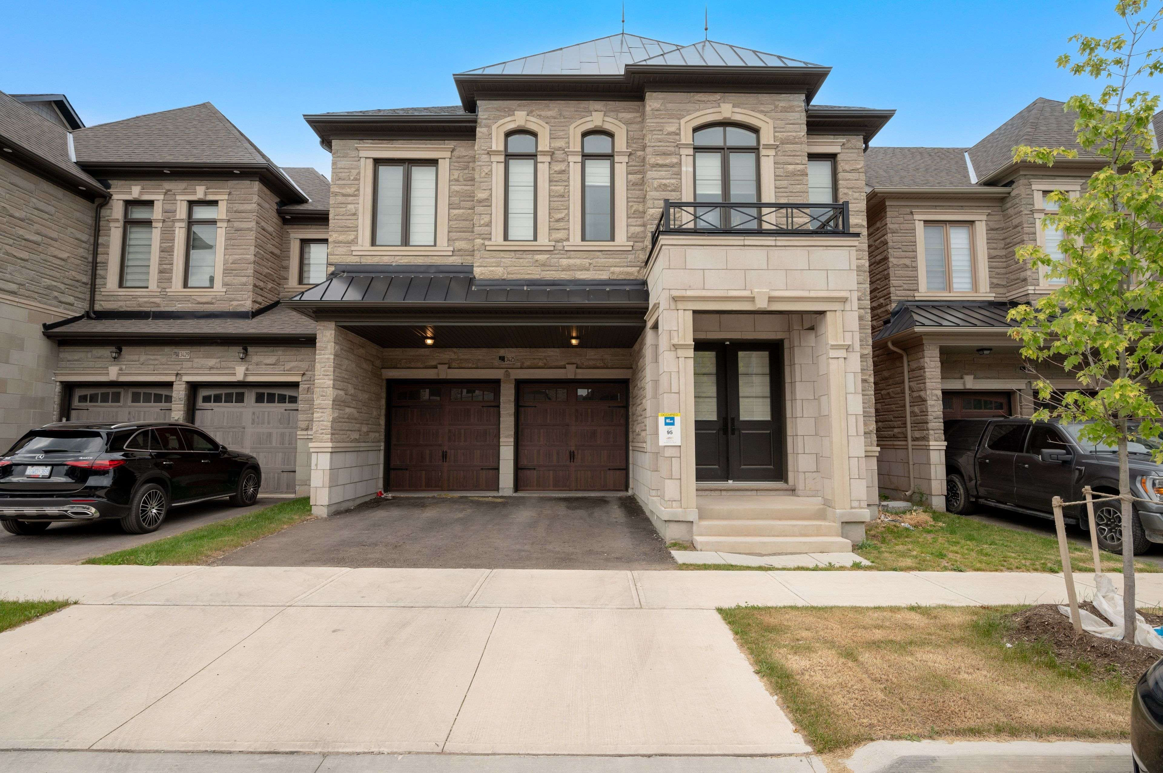 Oakville, ON L6H 0Y8,3425 Mosley Gate E
