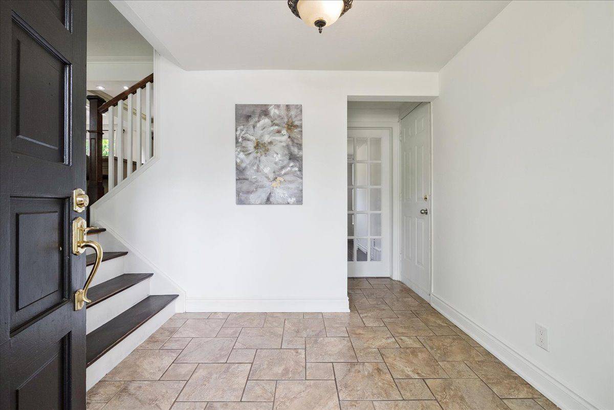Burlington, ON L7L 1Z8,4060 Flemish DR