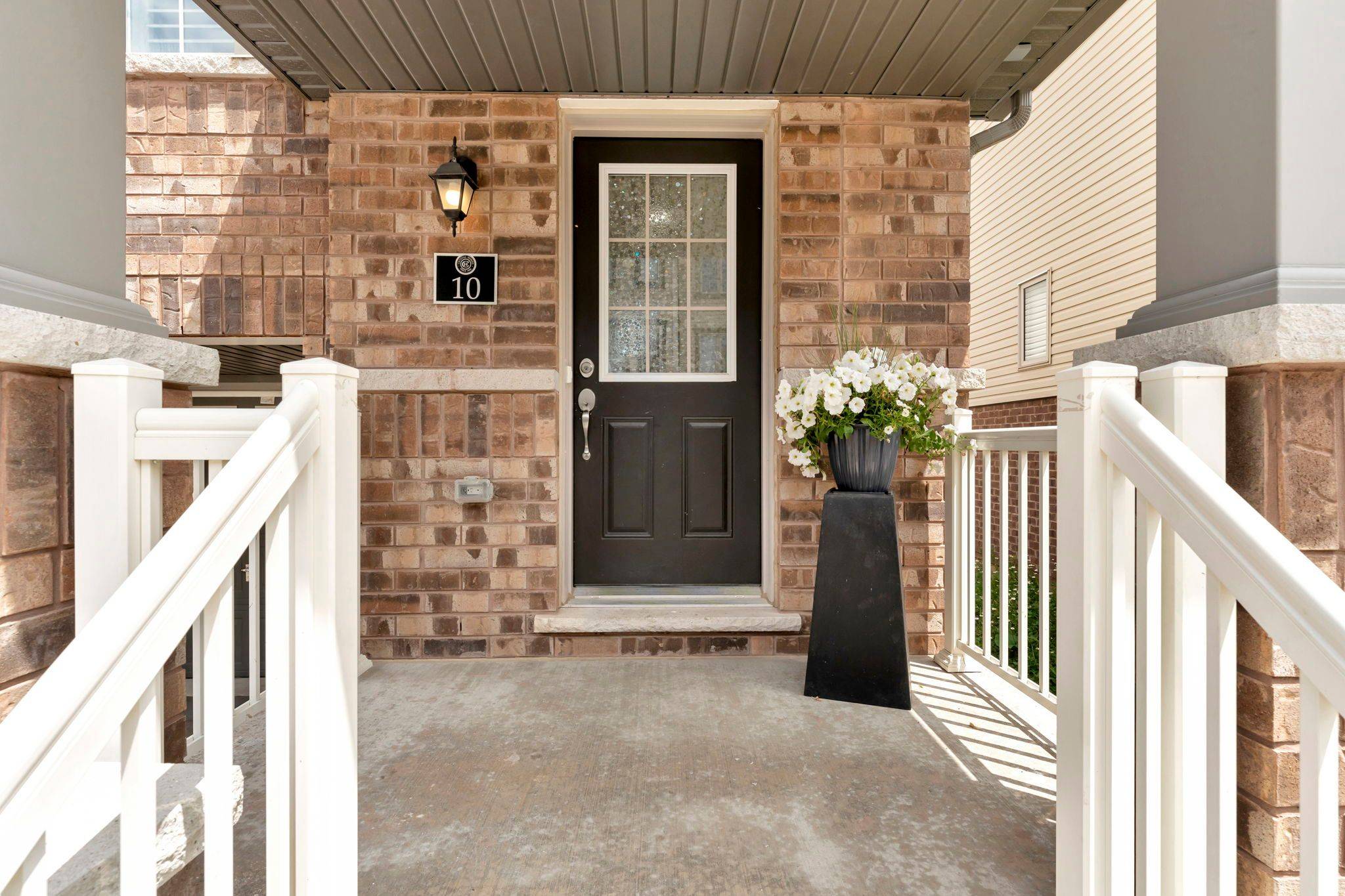 Cambridge, ON N3H 0E4,755 Linden DR #10