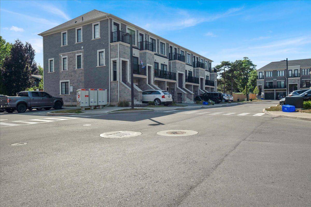 Hamilton, ON L8B 1X6,383 Dundas ST E #26