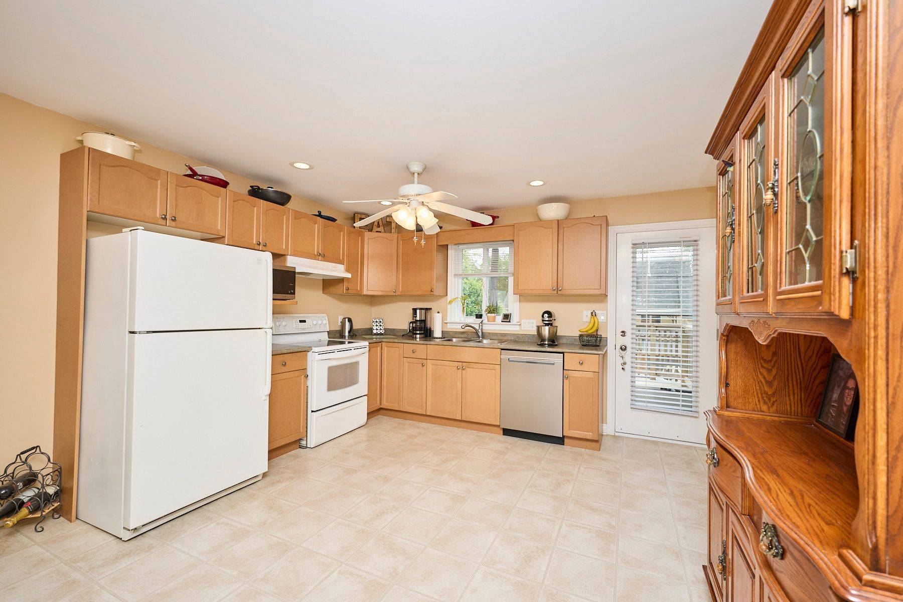 Fort Erie, ON L2A 4V4,665 Grandview RD
